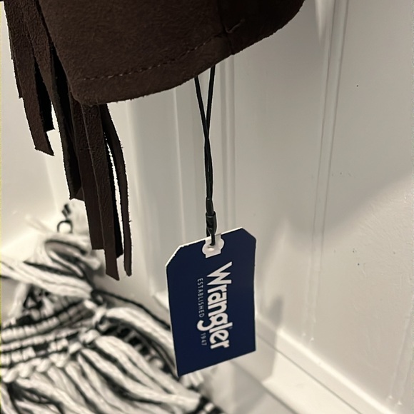 Fits like a med to large. - New Wrangler Fringe Sueded leather jacket - Picture 6 of 9